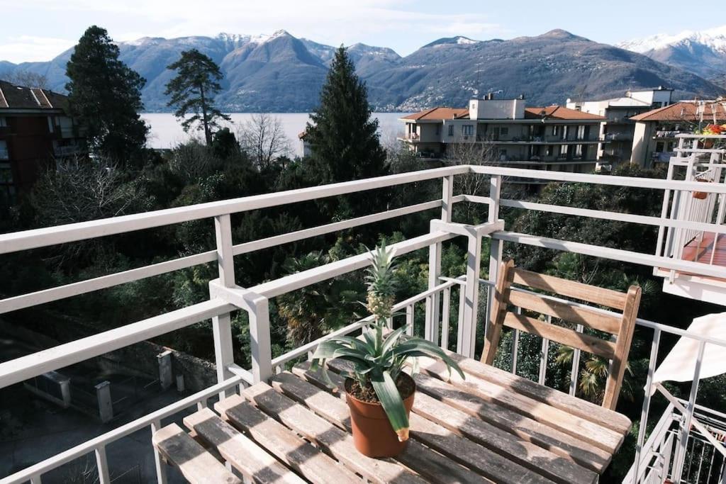 Studio With Lake And Montains Views Free Parking Luino Eksteriør bilde
