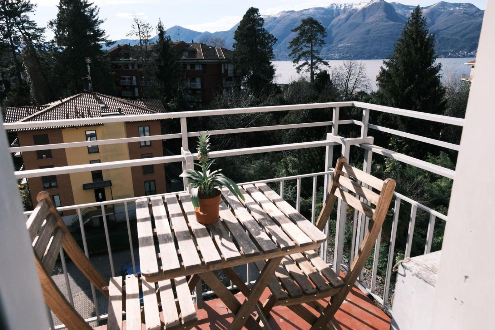 Studio With Lake And Montains Views Free Parking Luino Eksteriør bilde